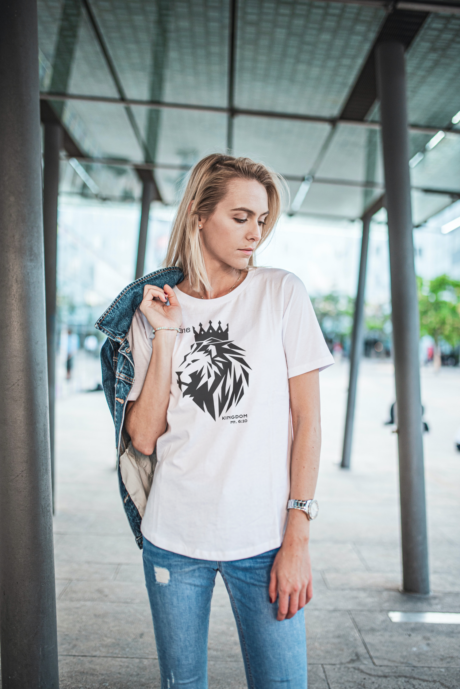 A retro trucker hat in black featuring the word asa prominently displayed on the right front.